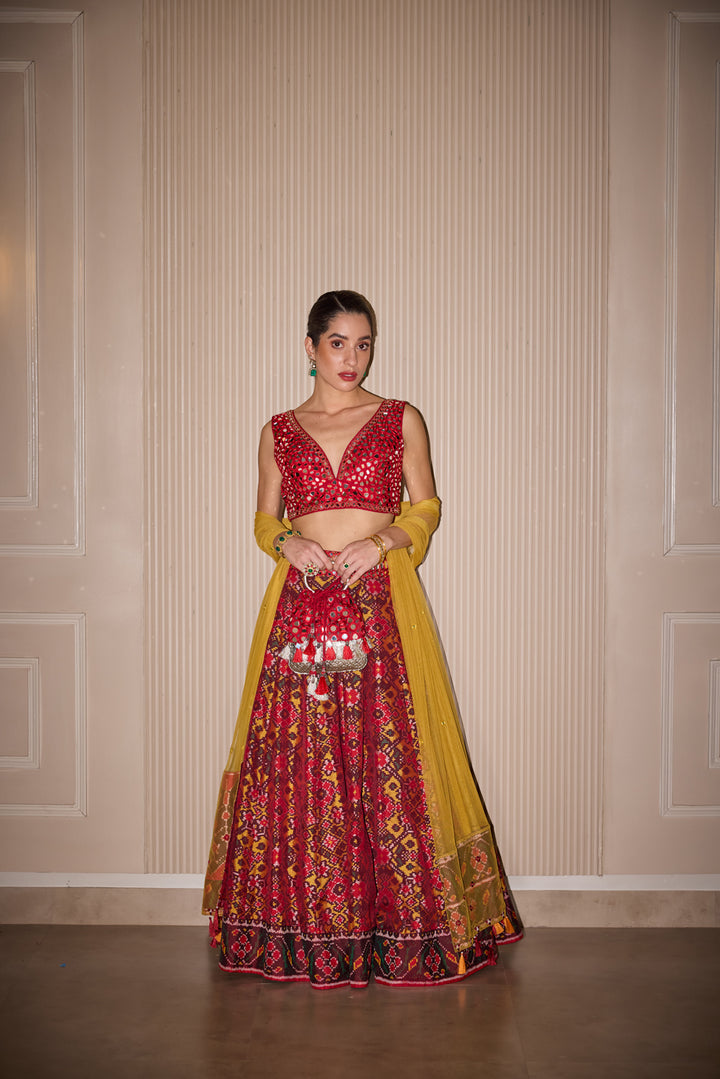 Metal mirror work tassel bag